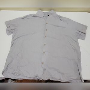Men's Gray Button-Up Shirt